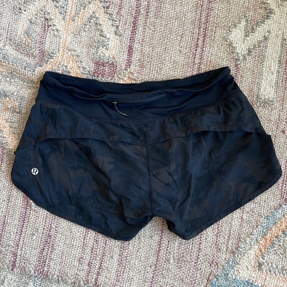 Lululemon camo shorts - Picture 2 of 4